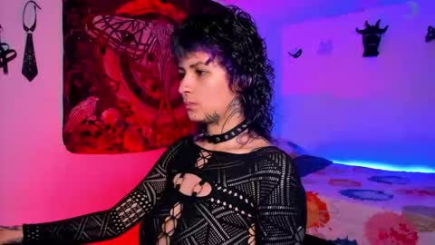 Snapshot of glitch_doll chatting on February 27, 7:14 pm NYX online show from February 27, 7:14 pm