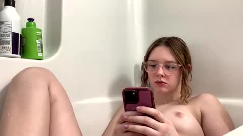 Snapshot of glitterem60 chatting on February 12, 3:40 am glitterem60 online show from February 12, 3:40 am