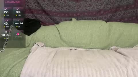 Snapshot of glitterkitty_108 chatting on February 25, 12:31 am GlitterKitty 108 online show from February 25, 12:31 am