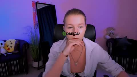 Snapshot of gloria_bubble chatting on October 18, 8:37 am your dream online show from October 18, 8:37 am