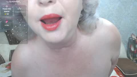 Gloriasguirt online show from April 1, 2:12 am