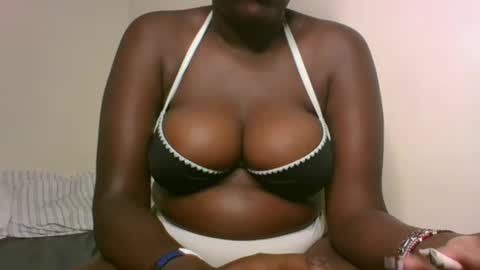 Snapshot of glorious_t chatting on December 5, 2:31 am glorious_t online show from December 5, 2:31 am