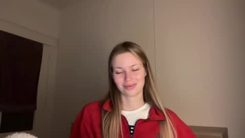 Snapshot of glow_angel chatting on February 25, 8:09 pm glow_angel online show from February 25, 8:09 pm