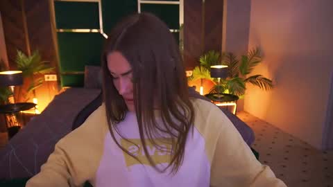 glow_kitten online show from April 7, 7:25 pm