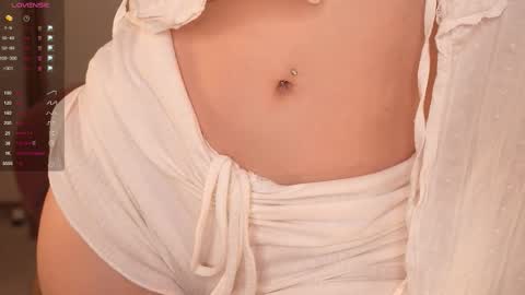 Snapshot of glowwww_ chatting on October 17, 3:47 pm Eloise online show from October 17, 3:47 pm