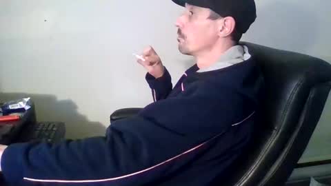Snapshot of gmang4242 chatting on May 1, 6:01 pm gmang4242 online show from May 1, 6:01 pm