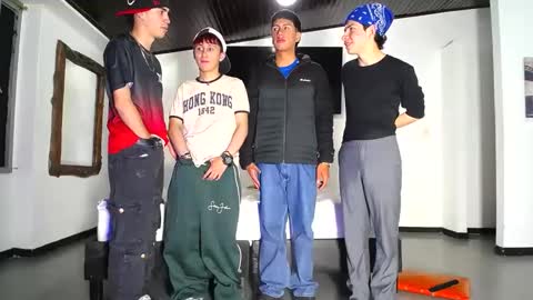 Snapshot of gnecos chatting on October 9, 6:17 pm THOMAS AND DAMIAND online show from October 9, 6:17 pm