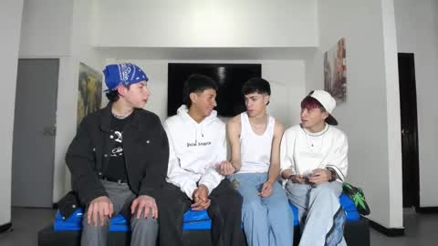 Snapshot of gnecos chatting on October 10, 6:07 pm THOMAS AND DAMIAND online show from October 10, 6:07 pm