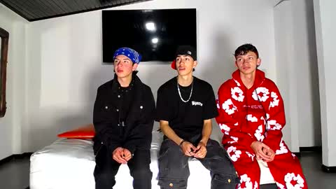 Snapshot of gnecos chatting on October 12, 5:34 pm THOMAS AND DAMIAND online show from October 12, 5:34 pm