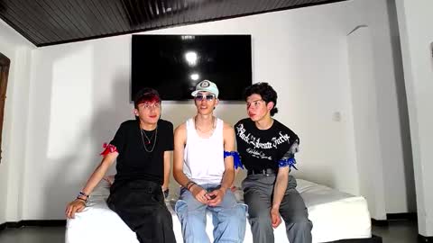 Snapshot of gnecos chatting on October 15, 5:46 pm THOMAS AND DAMIAND online show from October 15, 5:46 pm