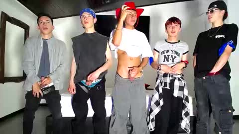 Snapshot of gnecos chatting on October 17, 5:48 pm THOMAS AND DAMIAND online show from October 17, 5:48 pm