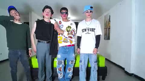 Snapshot of gnecos chatting on October 23, 6:06 pm THOMAS AND DAMIAND online show from October 23, 6:06 pm