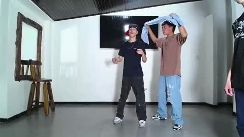 Snapshot of gnecos chatting on October 24, 6:37 pm THOMAS AND DAMIAND online show from October 24, 6:37 pm