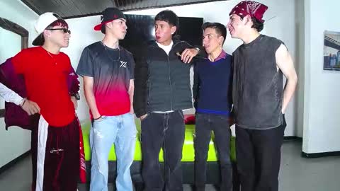 Snapshot of gnecos chatting on October 25, 6:13 pm THOMAS AND DAMIAND online show from October 25, 6:13 pm