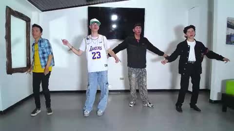 Snapshot of gnecos chatting on October 26, 6:14 pm THOMAS AND DAMIAND online show from October 26, 6:14 pm