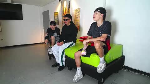 Snapshot of gnecos chatting on November 15, 6:37 pm THOMAS AND DAMIAND online show from November 15, 6:37 pm