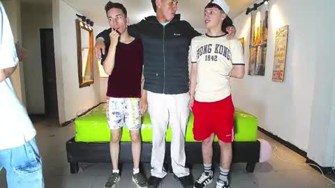 Snapshot of gnecos chatting on November 16, 6:24 pm THOMAS AND DAMIAND online show from November 16, 6:24 pm