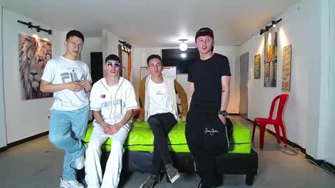 Snapshot of gnecos chatting on November 21, 6:28 pm THOMAS AND DAMIAND online show from November 21, 6:28 pm