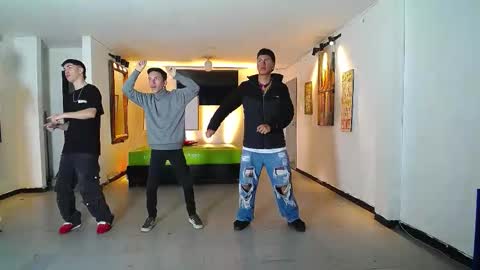 Snapshot of gnecos chatting on November 22, 6:18 pm THOMAS AND DAMIAND online show from November 22, 6:18 pm