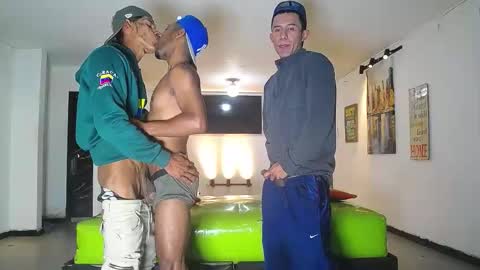 Snapshot of gnecos chatting on February 24, 7:45 pm THOMAS AND DAMIAND online show from February 24, 7:45 pm