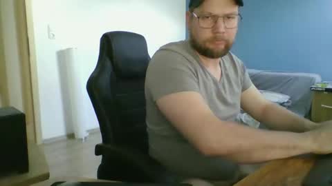 gnik_labinnah online show from April 6, 8:37 am