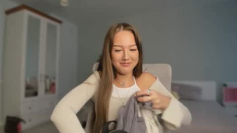 Lina online show from October 28, 8:40 am