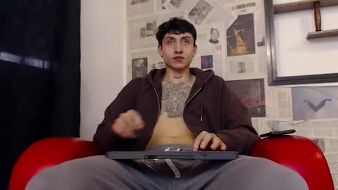 Snapshot of god_of_olympus1 chatting on November 22, 12:26 pm steven online show from November 22, 12:26 pm