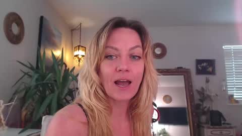 Snapshot of god_size chatting on February 20, 10:48 pm Alisha Dallas online show from February 20, 10:48 pm