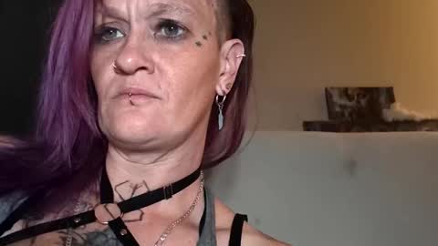 godd3ssr3n3gad3 online show from February 17, 1:57 am