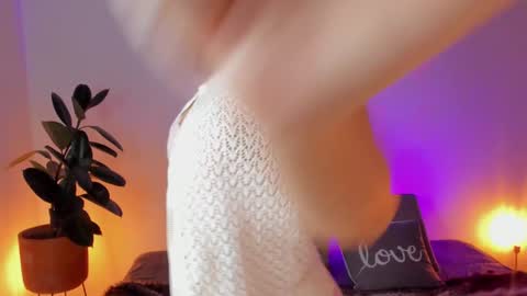 Snapshot of goddes_helena chatting on December 10, 11:19 pm Elena online show from December 10, 11:19 pm