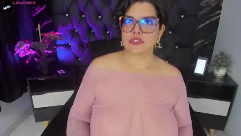 Snapshot of goddess_arethaozz chatting on July 17, 1:18 pm Aretha online show from July 17, 1:18 pm