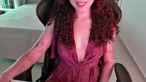 Snapshot of goddess_artemis_ chatting on November 18, 1:00 am Fauna online show from November 18, 1:00 am