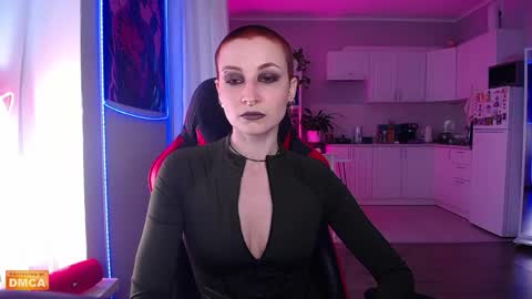 Snapshot of goddess_elpisfoxter chatting on June 3, 3:17 pm Elpis Foxter online show from June 3, 3:17 pm