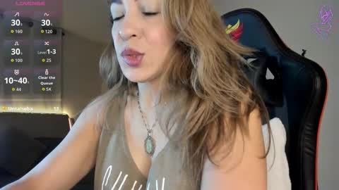 Snapshot of goddess_khaleesi chatting on February 11, 4:39 am Khaleesi online show from February 11, 4:39 am