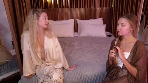 Snapshot of goddess_marylin chatting on November 16, 3:45 am 330 UTC2 girls online show from November 16, 3:45 am