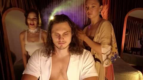 Snapshot of goddess_marylin chatting on November 22, 3:38 am 330 UTC2 girls online show from November 22, 3:38 am