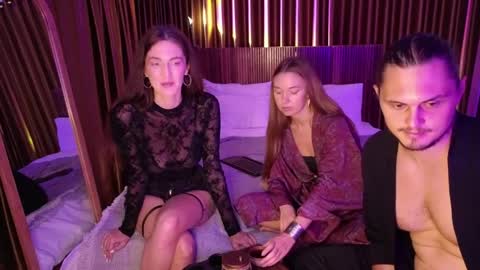   330 UTC2 girls   online show from March 29, 2:00 am