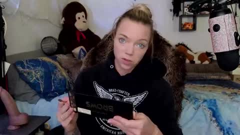 Patricia Mars           Goddess of Mars twitter thegoddessmindy online show from November 6, 3:35 pm