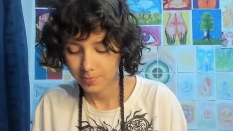 Snapshot of goddess_vee_ chatting on February 23, 5:56 am vee online show from February 23, 5:56 am