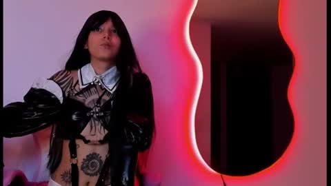 Snapshot of goddess_vee_ chatting on October 18, 10:32 pm vee online show from October 18, 10:32 pm