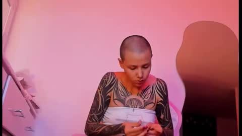 Snapshot of goddess_vee_ chatting on October 26, 3:23 am vee online show from October 26, 3:23 am