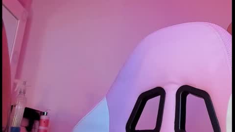 Snapshot of goddess_vee_ chatting on October 27, 11:52 pm vee online show from October 27, 11:52 pm