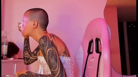 Snapshot of goddess_vee_ chatting on October 28, 10:01 pm vee online show from October 28, 10:01 pm