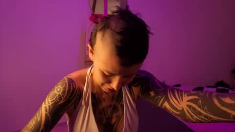 Snapshot of goddess_vee_ chatting on February 4, 9:09 pm vee online show from February 4, 9:09 pm