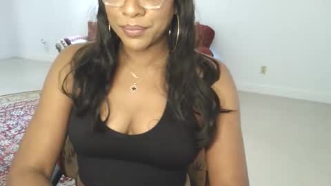 Snapshot of goddess_xandra_xquisite chatting on April 22, 2:29 pm Xandra The Goddess online show from April 22, 2:29 pm