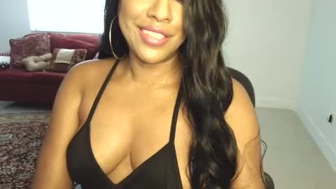 Snapshot of goddess_xandra_xquisite chatting on June 1, 2:08 pm Xandra The Goddess online show from June 1, 2:08 pm