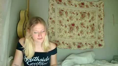 Snapshot of goddessalison chatting on June 12, 1:48 am goddessalison online show from June 12, 1:48 am
