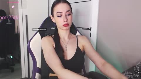 Snapshot of goddessemmmyy chatting on February 8, 3:59 pm Goddess EmmaBratt princess online show from February 8, 3:59 pm