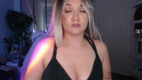 Snapshot of goddessemmy chatting on April 21, 5:25 am Goddess Emmy online show from April 21, 5:25 am