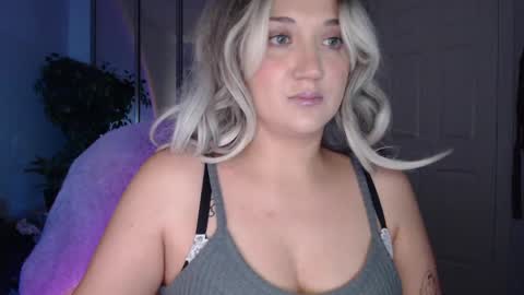 Snapshot of goddessemmy chatting on May 24, 4:17 am Goddess Emmy online show from May 24, 4:17 am